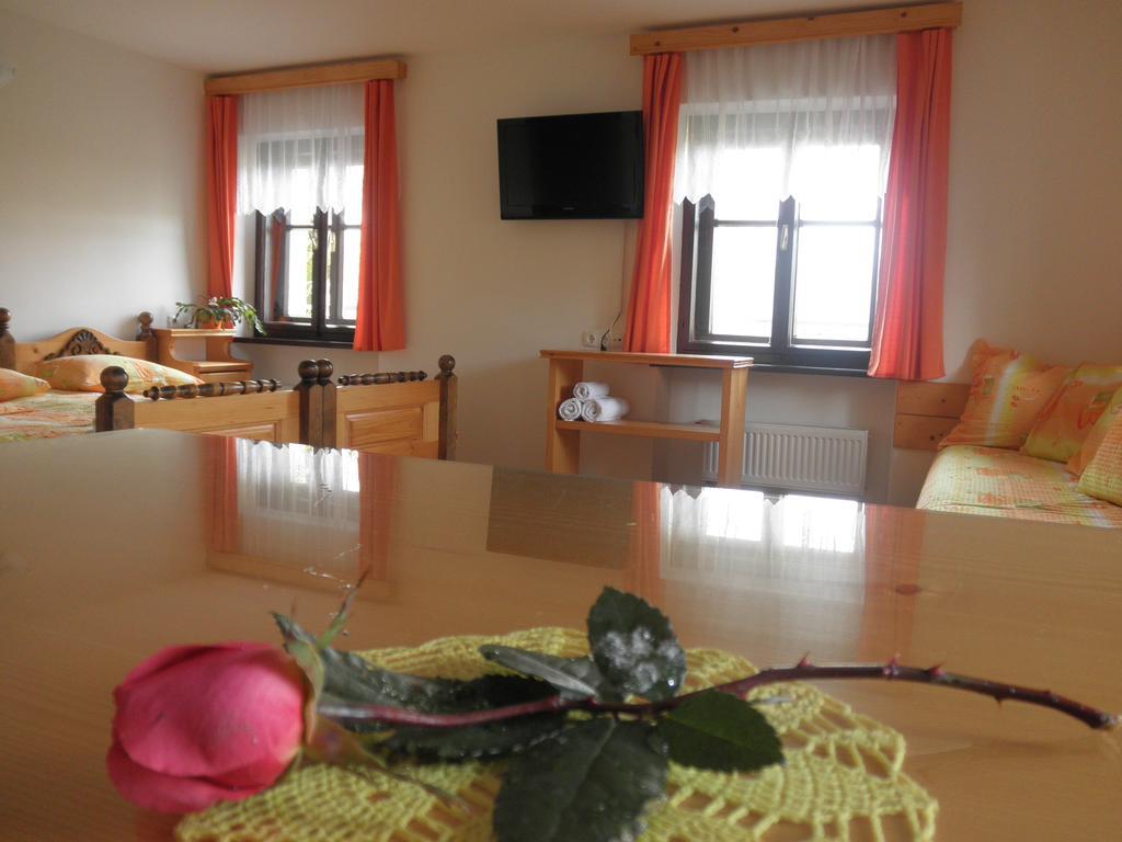 Apartments Cumar Церкно Экстерьер фото