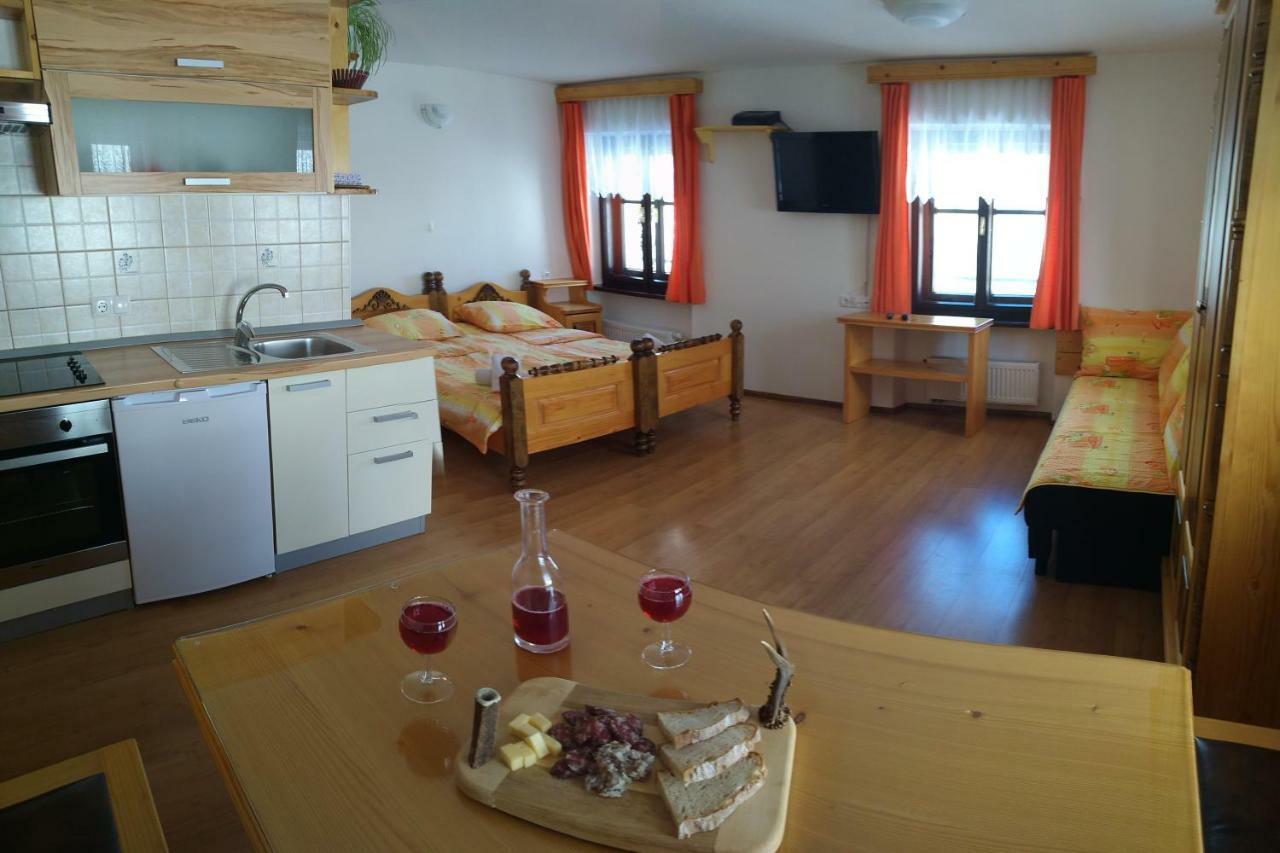 Apartments Cumar Церкно Экстерьер фото